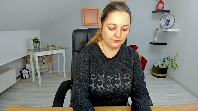 LollaGirl online show from January 2025 04:25:02 AM