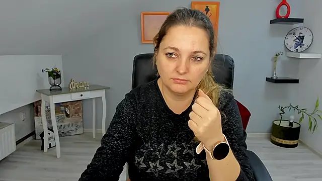 LollaGirl online show from January 2025 04:58:02 AM