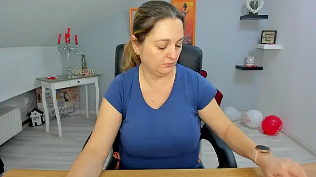 LollaGirl online show from February 2025 04:16:02 AM