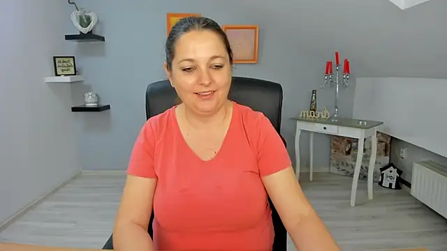 LollaGirl online show from March 2025 04:10:01 AM