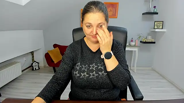 LollaGirl online show from November 2025 04:23:02 AM