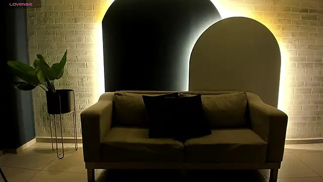 RossieRhoades online show from October 2025 07:25:02 PM