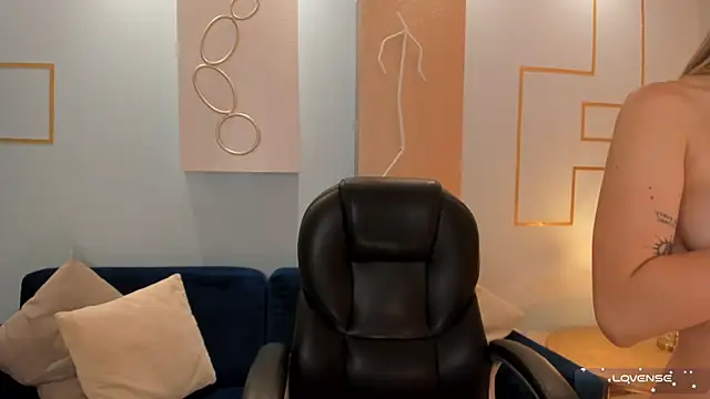 EveBensonX online show from January 2025 10:29:02 AM