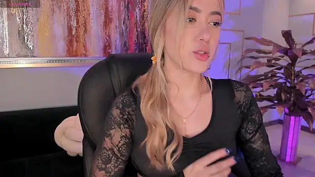 EveBensonX online show from November 2025 12:39:02 PM