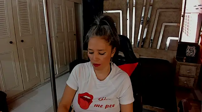cute sassy online show from January 2025 05:11:02 PM