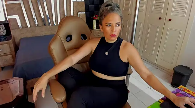 cute sassy online show from January 2025 07:45:01 PM