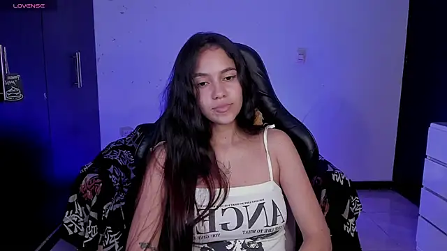 Snapshot of Sallye_ chatting on November 2025 06:23:01 AM Sallye online show from November 2025 06:23:01 AM