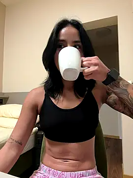 Ale Lewis online show from November 2025 06:53:01 PM