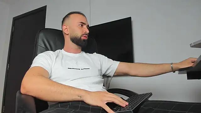 MichaelMasterss online show from September 2025 08:14:01 PM