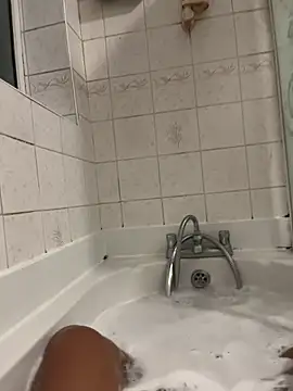 Snapshot of bigbrown- chatting on December 2024 06:31:01 PM bigbrown- online show from December 2024 06:31:01 PM