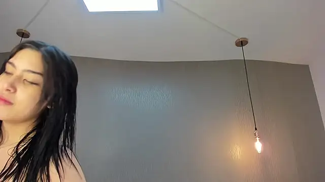 Alexa Thaylor  online show from December 2024 01:17:02 PM