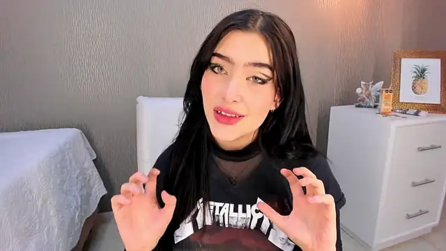 Alexa Thaylor  online show from December 2024 09:00:02 PM