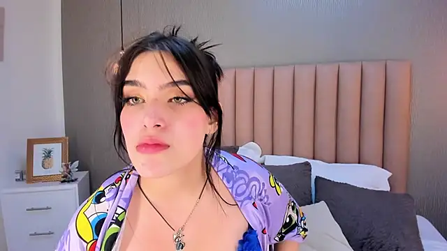 Alexa Thaylor  online show from January 2025 06:36:02 PM