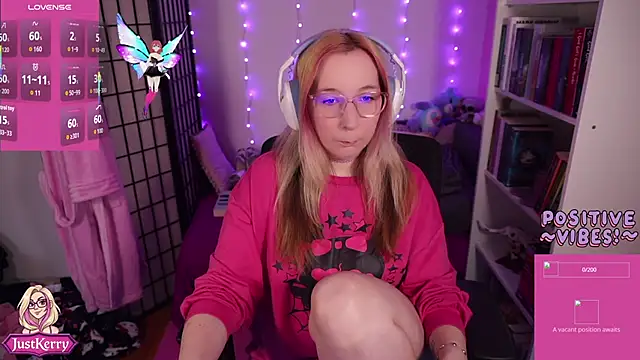 Snapshot of JustKerry chatting on October 2025 08:44:01 AM JustKerry online show from October 2025 08:44:01 AM