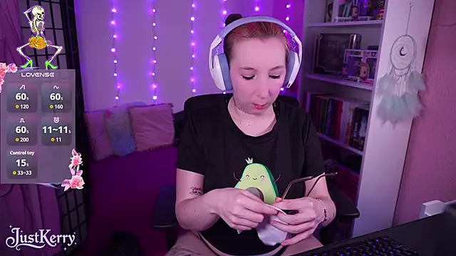 Snapshot of JustKerry chatting on October 2025 09:04:01 AM JustKerry online show from October 2025 09:04:01 AM