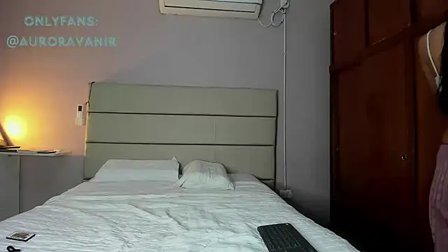 Aurora Vanir online show from December 2024 03:14:02 AM