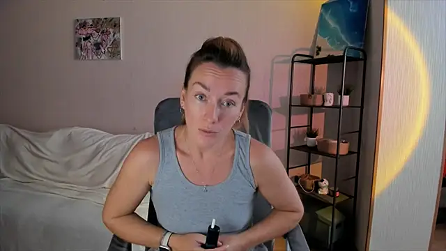 Snapshot of RebeccaMartinez chatting on October 2025 09:29:01 AM RebeccaMartinez online show from October 2025 09:29:01 AM