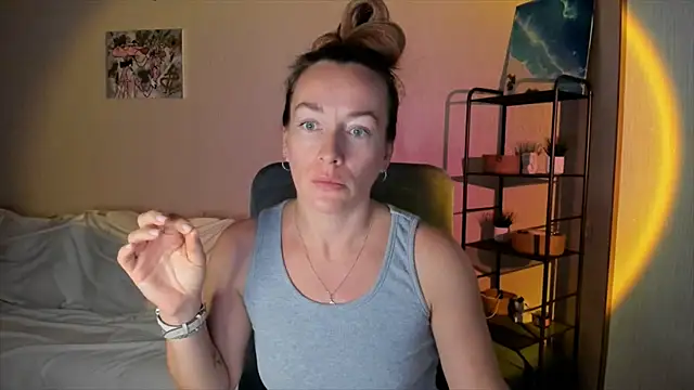 Snapshot of RebeccaMartinez chatting on October 2025 10:45:01 AM RebeccaMartinez online show from October 2025 10:45:01 AM