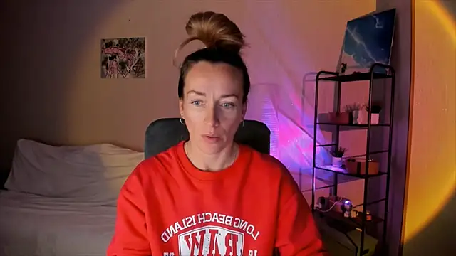 Snapshot of RebeccaMartinez chatting on October 2025 08:57:02 AM RebeccaMartinez online show from October 2025 08:57:02 AM