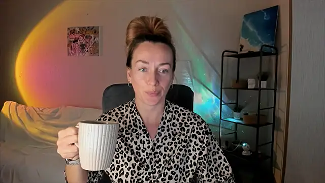 Snapshot of RebeccaMartinez chatting on October 2025 10:15:01 AM RebeccaMartinez online show from October 2025 10:15:01 AM