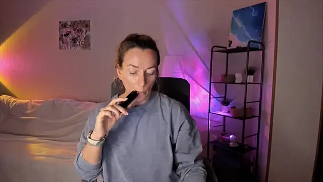 Snapshot of RebeccaMartinez chatting on October 2025 12:27:01 PM RebeccaMartinez online show from October 2025 12:27:01 PM