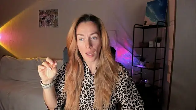 Snapshot of RebeccaMartinez chatting on October 2025 11:31:02 AM RebeccaMartinez online show from October 2025 11:31:02 AM