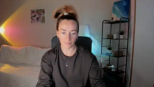 Snapshot of RebeccaMartinez chatting on November 2025 11:23:02 AM RebeccaMartinez online show from November 2025 11:23:02 AM