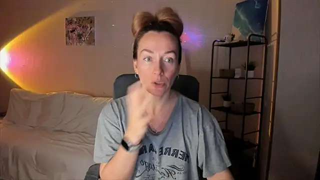 Snapshot of RebeccaMartinez chatting on November 2025 10:48:01 AM RebeccaMartinez online show from November 2025 10:48:01 AM