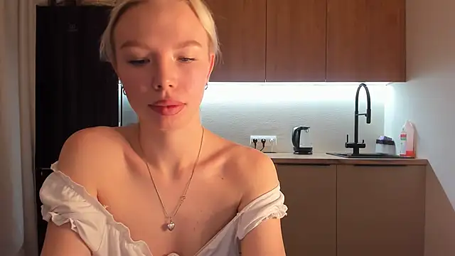 Snapshot of Olivia_Bells chatting on February 2025 07:59:01 PM Olivia Bells online show from February 2025 07:59:01 PM