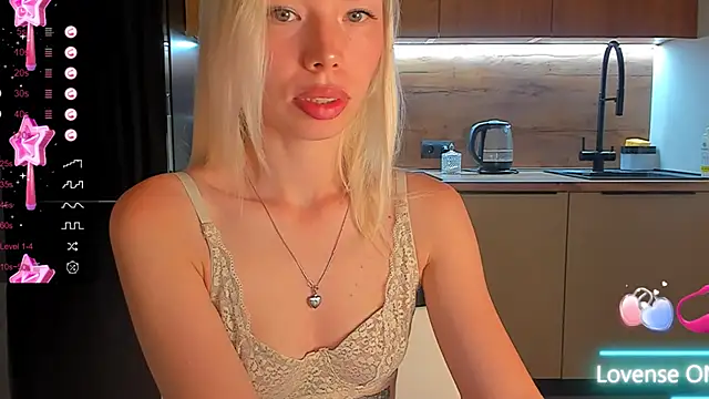 Snapshot of Olivia_Bells chatting on September 2025 09:15:02 PM Olivia Bells online show from September 2025 09:15:02 PM