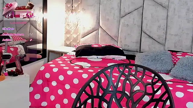 NiicolleMiller online show from November 2025 01:13:02 PM