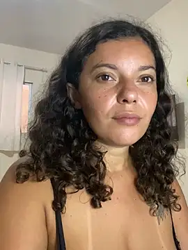 Snapshot of -Marivalda- chatting on November 2025 01:43:02 PM -Marivalda- online show from November 2025 01:43:02 PM