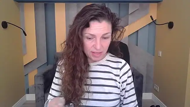 Snapshot of EllaLong chatting on November 2025 12:39:02 PM EllaLong online show from November 2025 12:39:02 PM