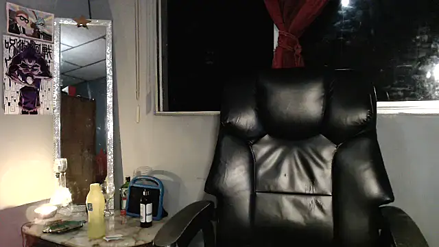 Snapshot of DanelyLopez chatting on October 2025 12:30:02 AM DanelyLopez online show from October 2025 12:30:02 AM