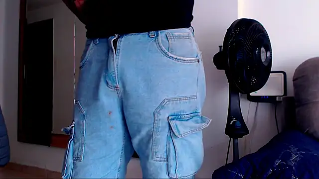 Snapshot of SelfSuck9inchs chatting on October 2025 08:13:02 PM SelfSuck9inchs online show from October 2025 08:13:02 PM