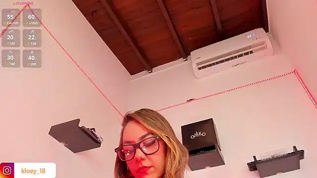 Snapshot of kloey_hoot chatting on December 2024 10:45:01 PM kloey hoot online show from December 2024 10:45:01 PM