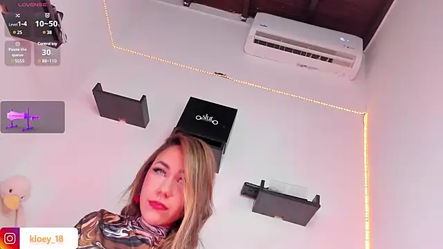 Snapshot of kloey_hoot chatting on January 2025 12:51:02 AM kloey hoot online show from January 2025 12:51:02 AM