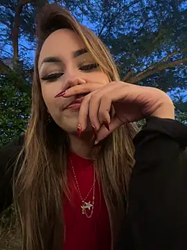 Snapshot of kloey_hoot chatting on January 2025 11:08:01 PM kloey hoot online show from January 2025 11:08:01 PM