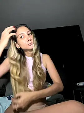 Snapshot of DanikRosse chatting on October 2025 04:24:02 AM DanikRosse online show from October 2025 04:24:02 AM