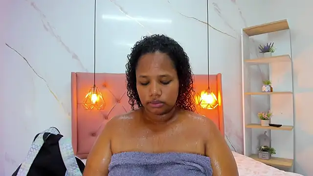 Snapshot of Belle_Brunette chatting on October 2025 09:46:02 PM Belle Brunette online show from October 2025 09:46:02 PM