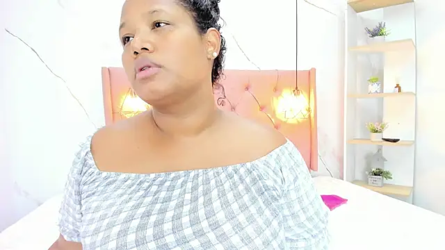 Snapshot of Belle_Brunette chatting on October 2025 09:37:01 PM Belle Brunette online show from October 2025 09:37:01 PM