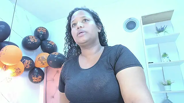 Snapshot of Belle_Brunette chatting on November 2025 09:28:01 PM Belle Brunette online show from November 2025 09:28:01 PM