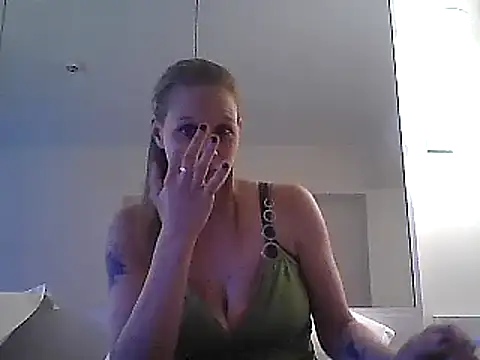 WildScorpio86 online show from February 2025 12:47:01 PM