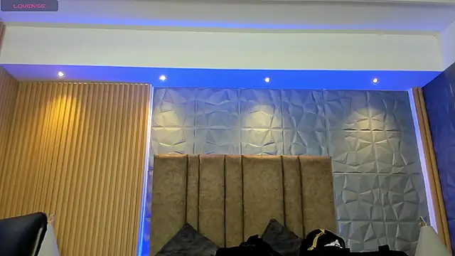 charlottewhitte online show from September 2025 12:21:02 PM