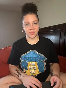 QueenNuttCollector online show from September 2025 02:44:02 PM