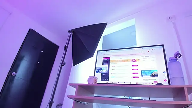 izaro22 online show from September 2025 02:32:01 PM