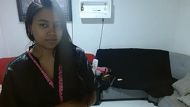 Chiara petterson online show from February 2025 04:00:02 AM