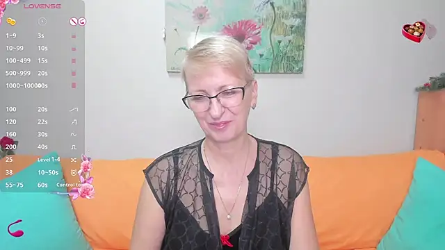 iamyourdream89 online show from December 2024 07:32:02 PM