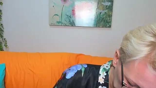 Snapshot of iamyourdream89 chatting on October 2025 01:23:01 PM iamyourdream89 online show from October 2025 01:23:01 PM