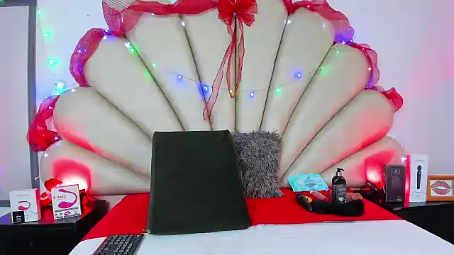 Natasha  Blue online show from December 2024 01:17:02 PM